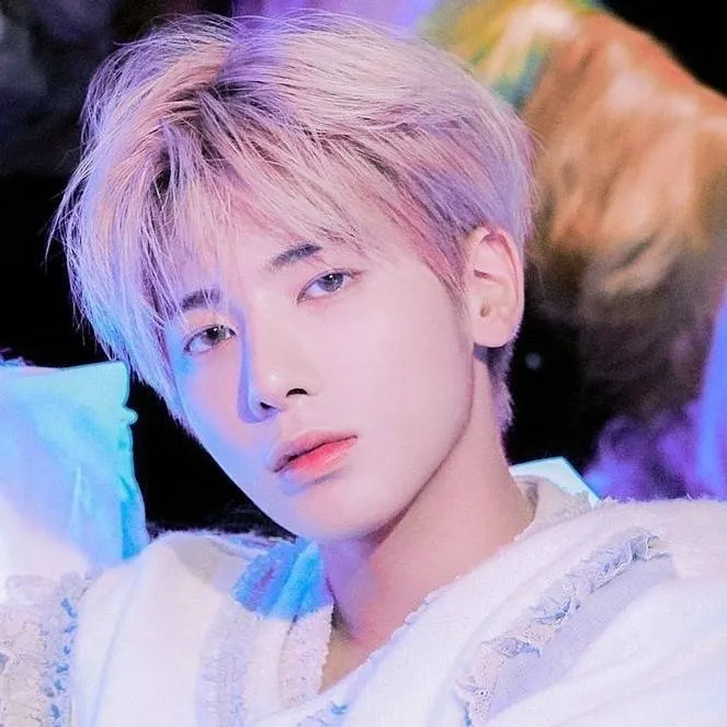 chat with ai character: Taehyun