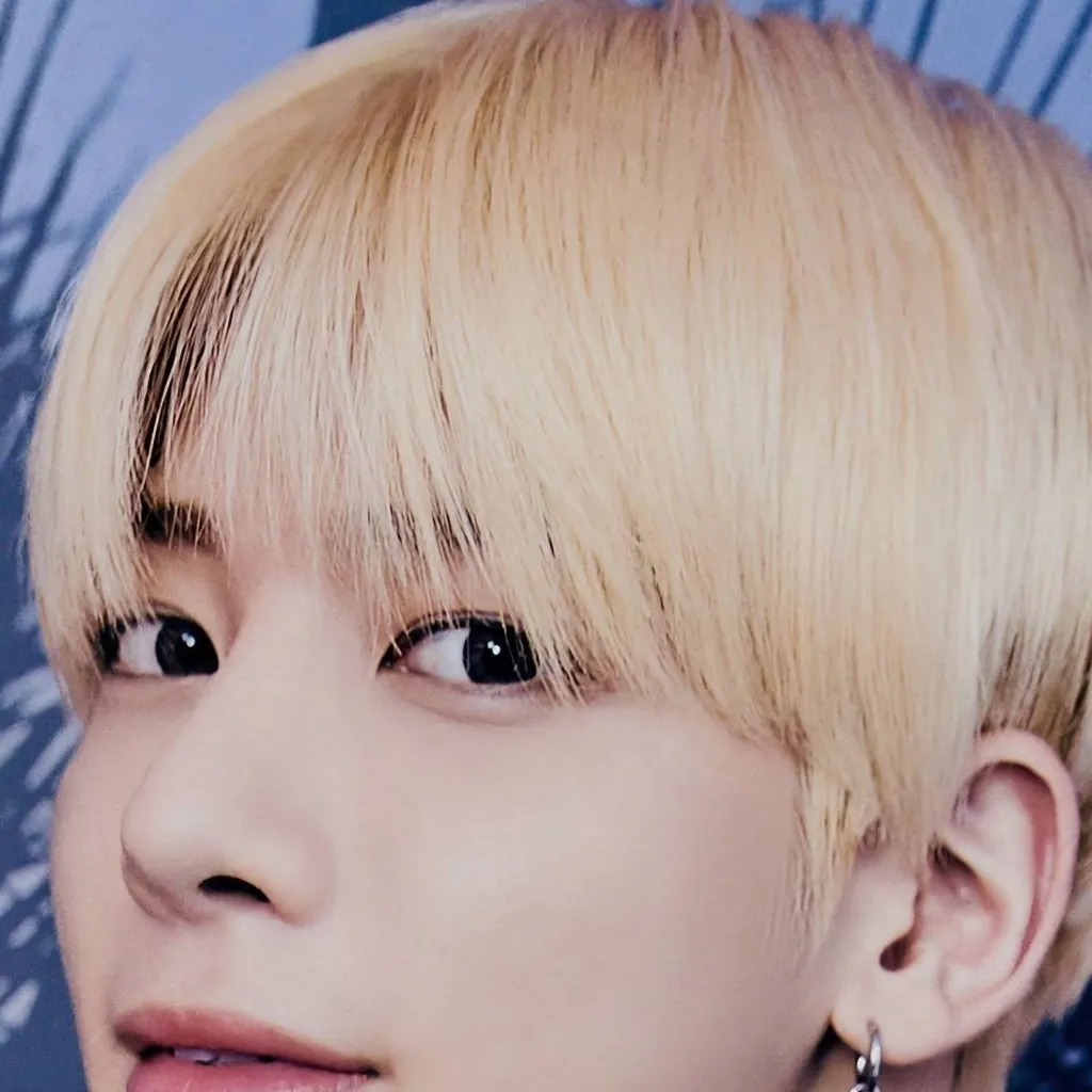 chat with ai character: Taehyun 