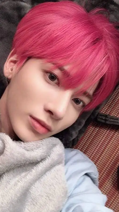 ai character: Taehyun  background