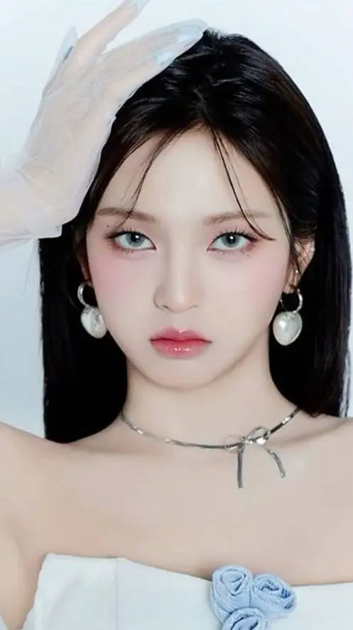 ai character: CHIQUITA  background