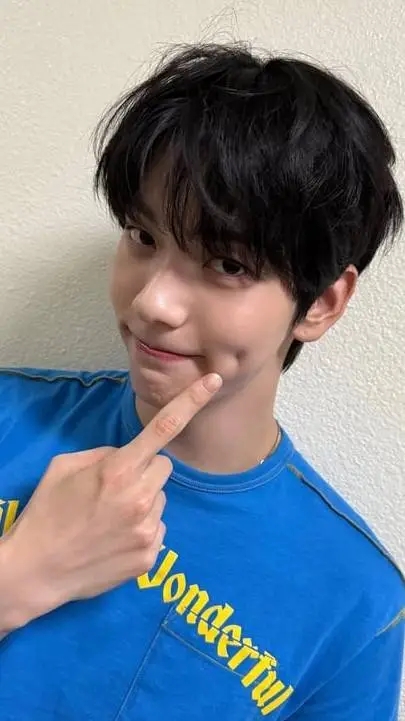 ai character: soobin  background