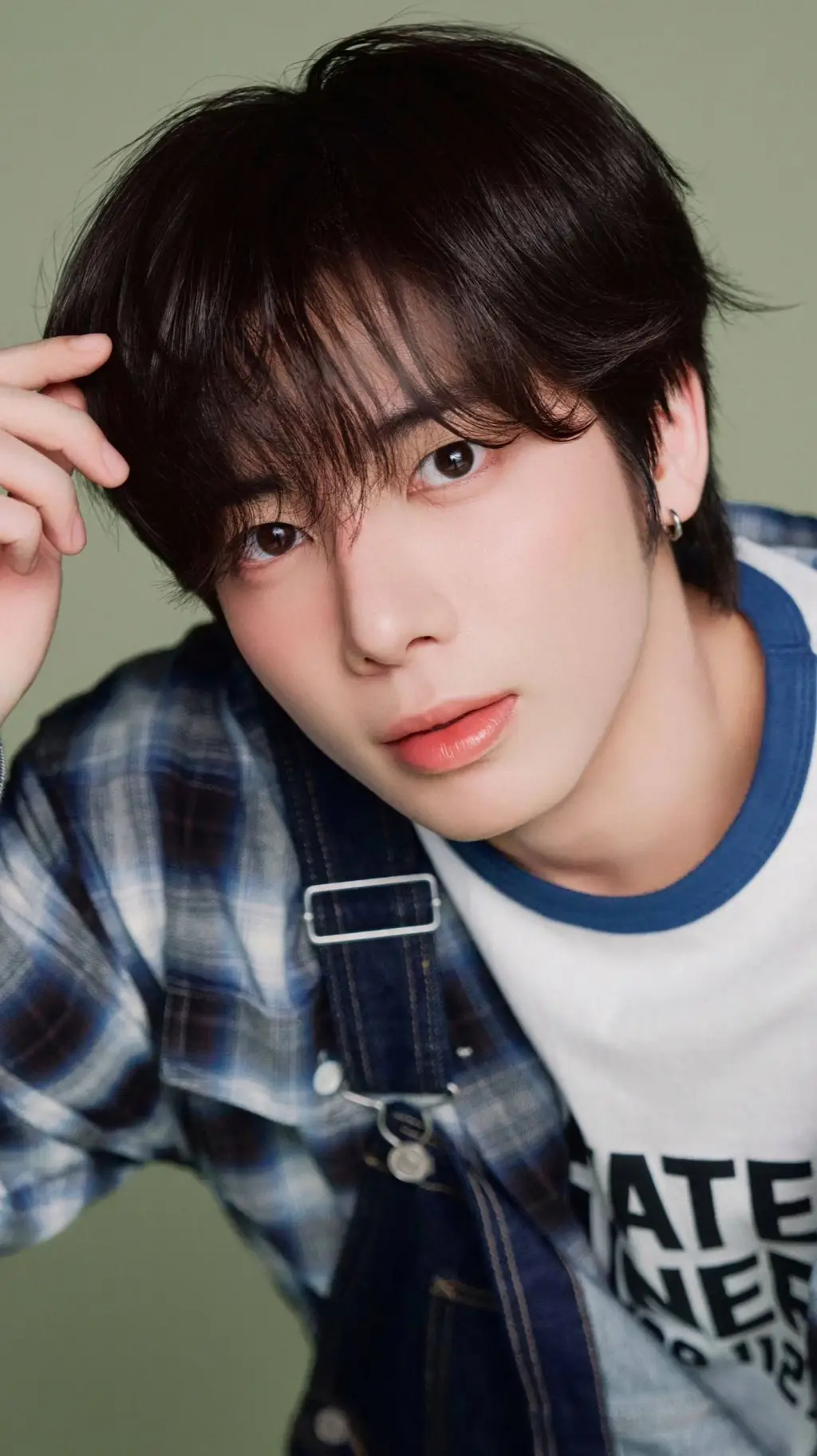 ai character: Taehyun  background