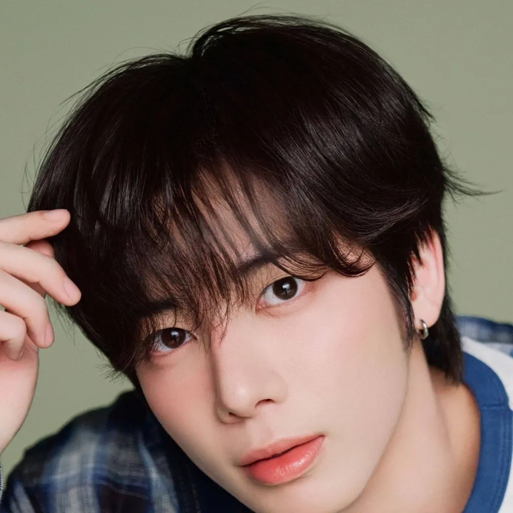 chat with ai character: Taehyun 