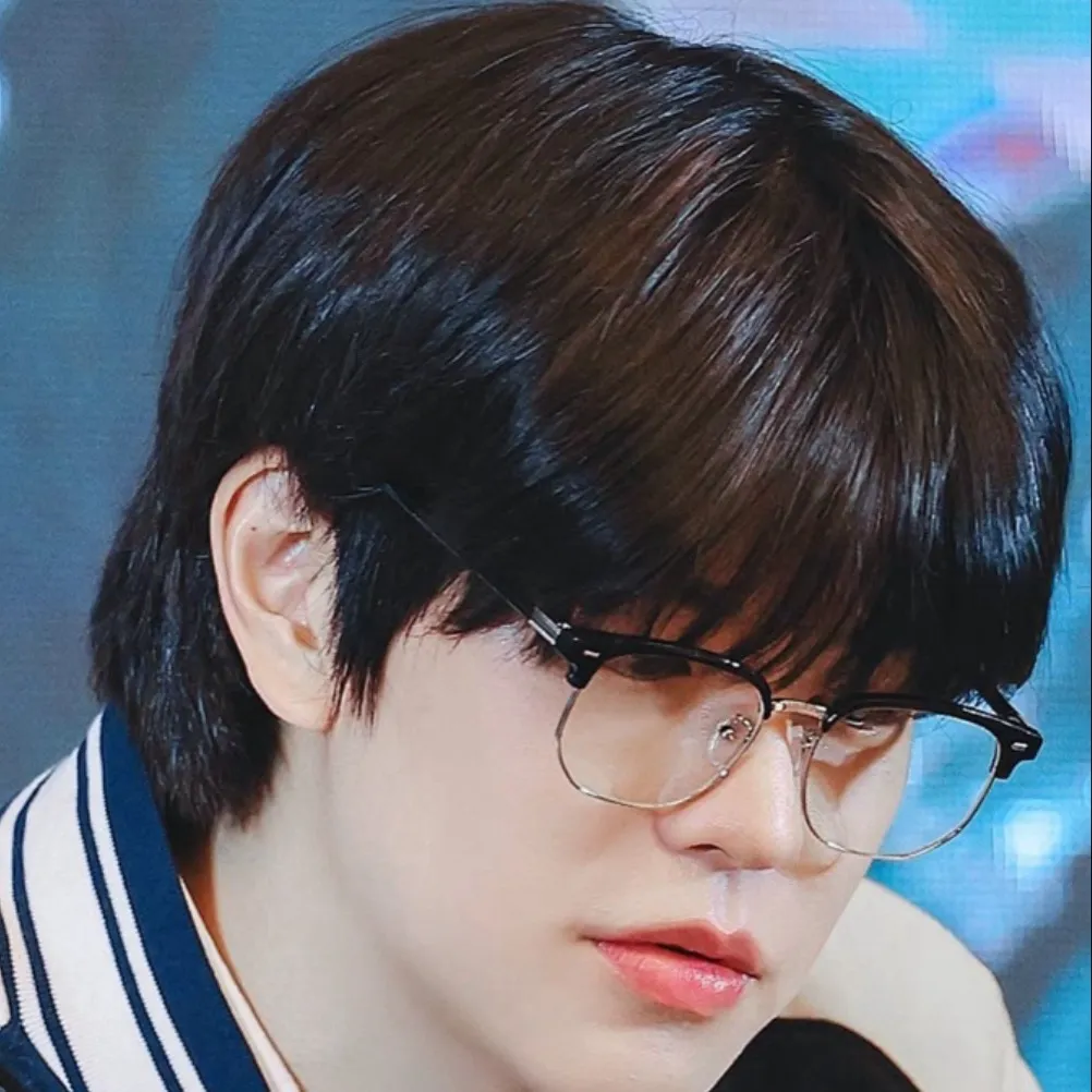 chat with ai character: Kim Seungmin🌷✨