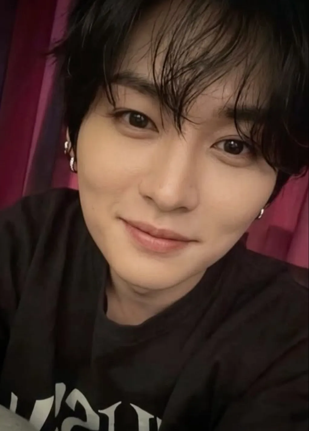 chat with ai character: Leeknow (minsung)