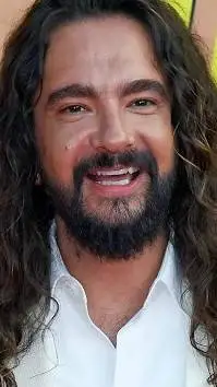 ai character: Tom Kaulitz background