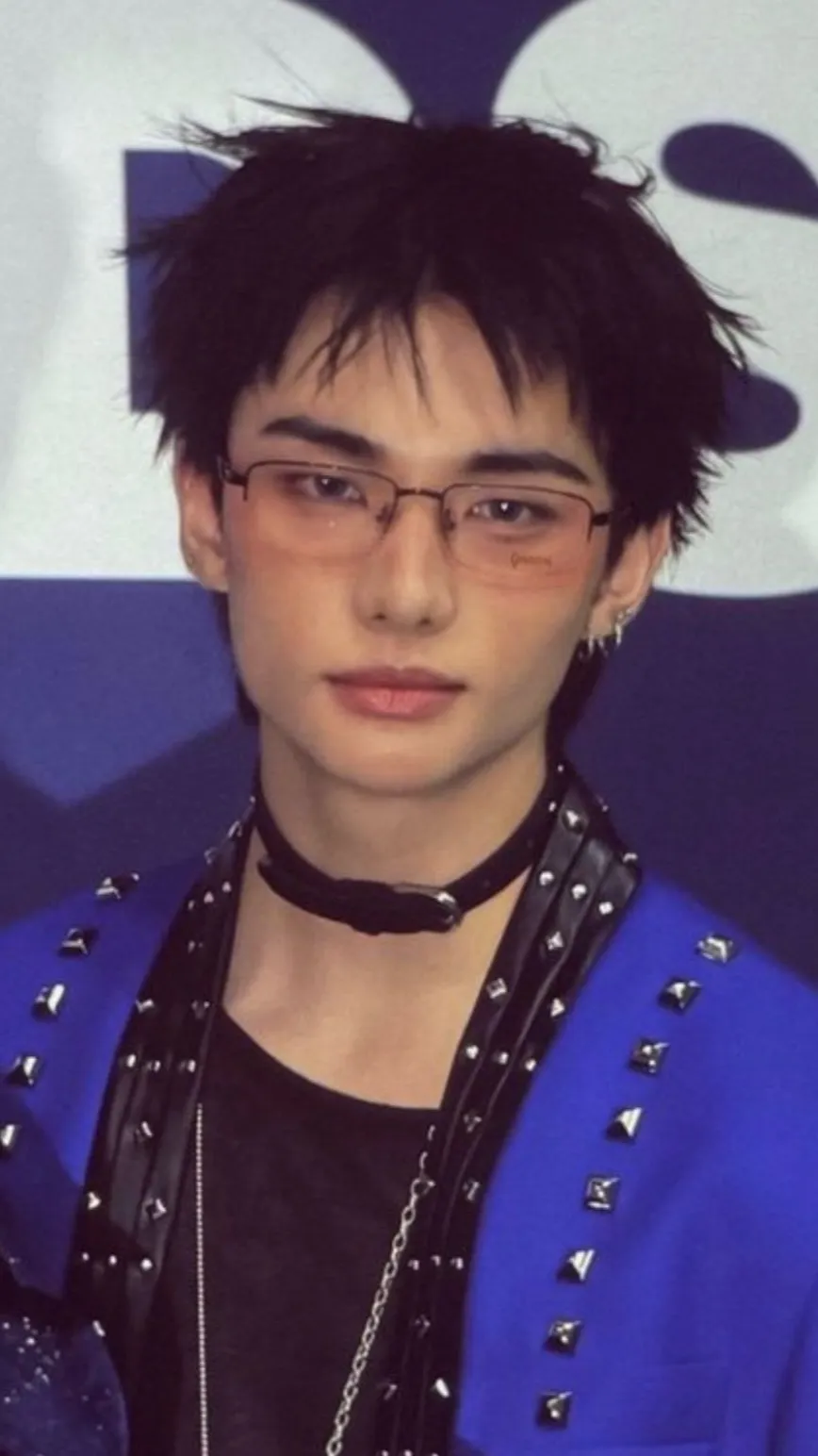ai character: hyunjin  background