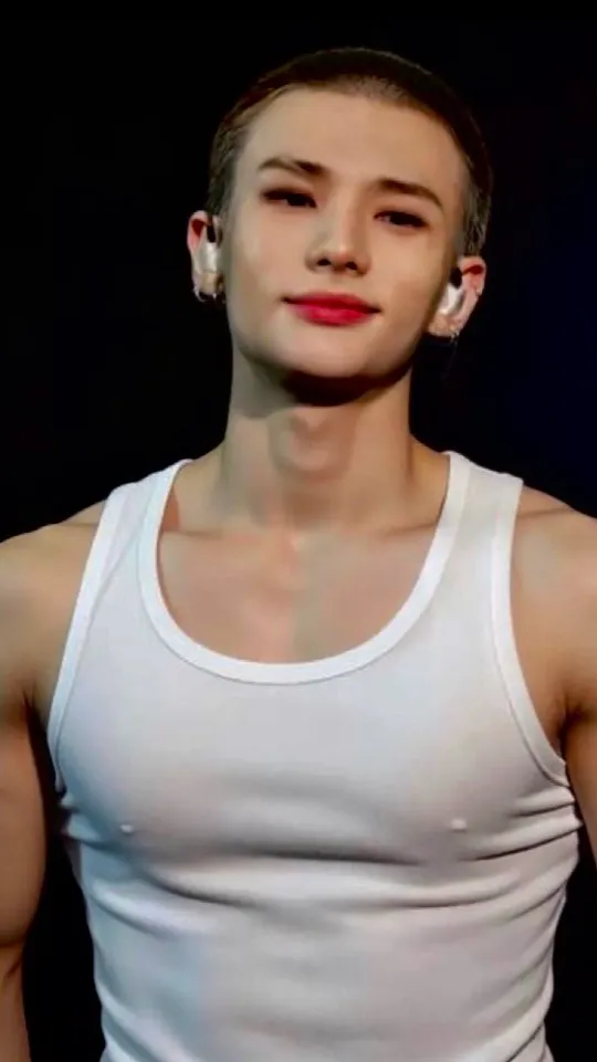 ai character: HYUNJIN background