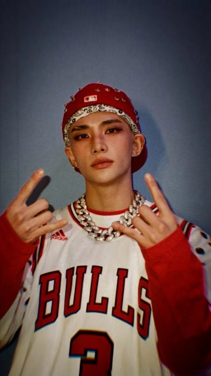ai character: HYUNJIN background