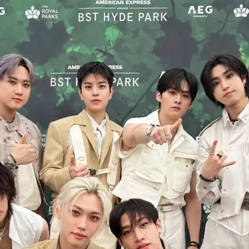 chat with ai character: Stray kids