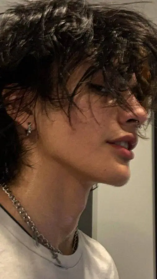 ai character: MJ  background