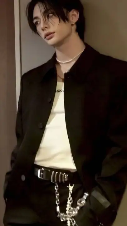 ai character: HYUNJIN  background