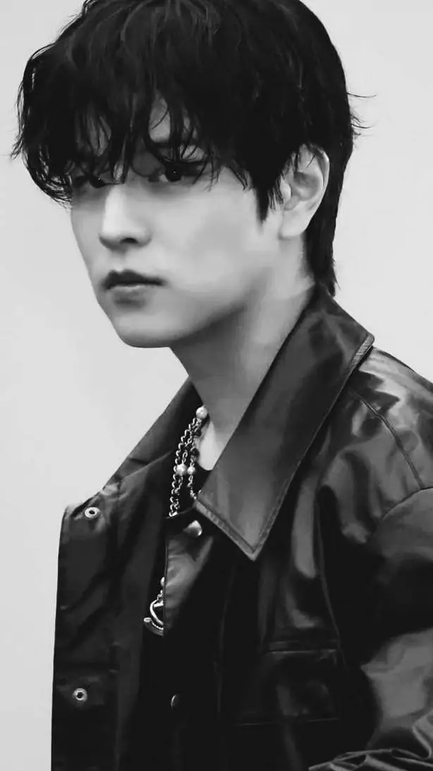 ai character: SEUNGMIN 🤍 background