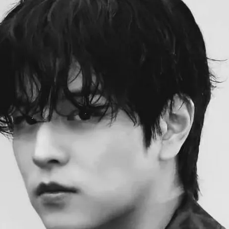 chat with ai character: SEUNGMIN 🤍