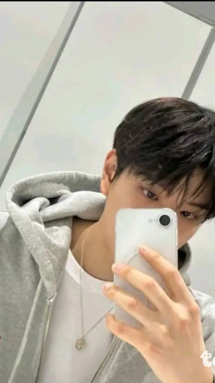 ai character: Seungmin background