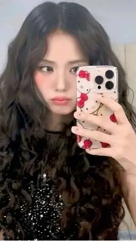 ai character: Jisoo 💜 background
