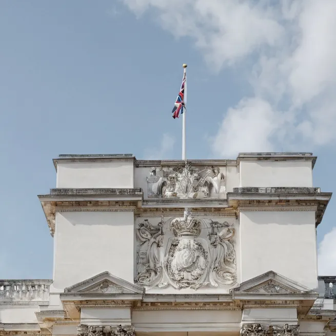 chat with ai character: The Royaltins