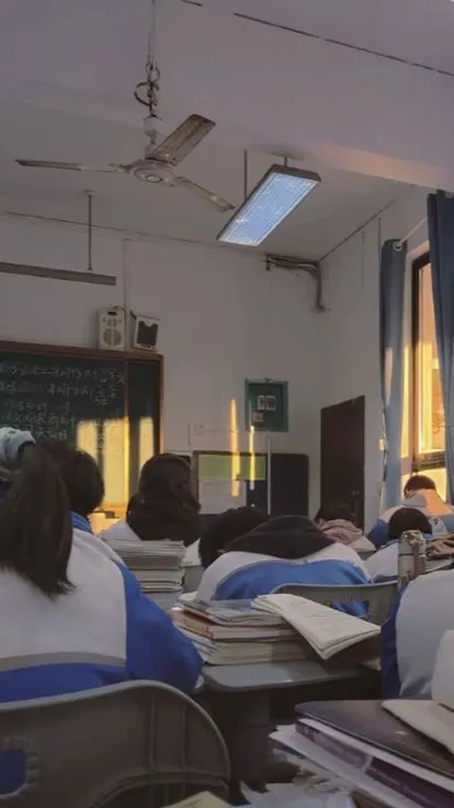 ai character: 𝘊𝘭𝘢𝘴𝘴ꨄ background