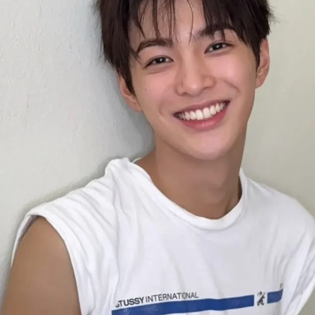 chat with ai character: 𝘒𝘦𝘰𝘯𝘩𝘰ꨄ