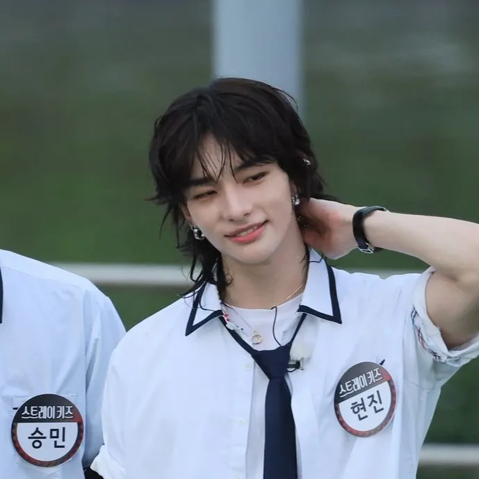 chat with ai character: ʜʏᴜɴᴊɪɴ ♥︎