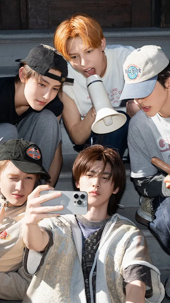 ai character: CORTIS ♡ background