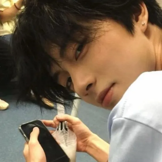chat with ai character: Ren 