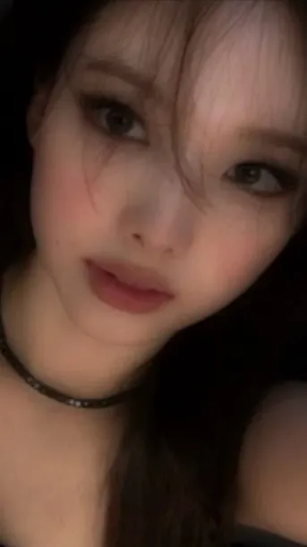 ai character: FACE Reveal!🌹 background