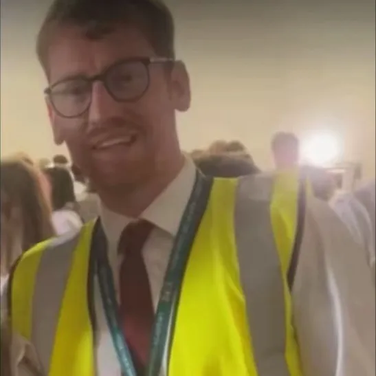 chat with ai character: Mr Kantral 