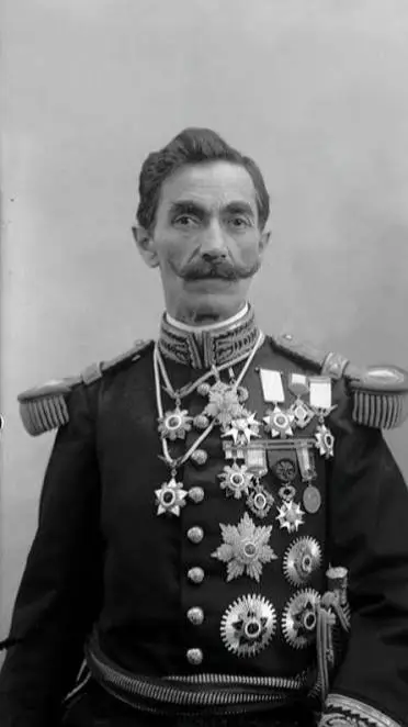 ai character: Manuel Mondragón background