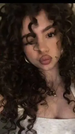 ai character: mariale ♥️💕💕 background