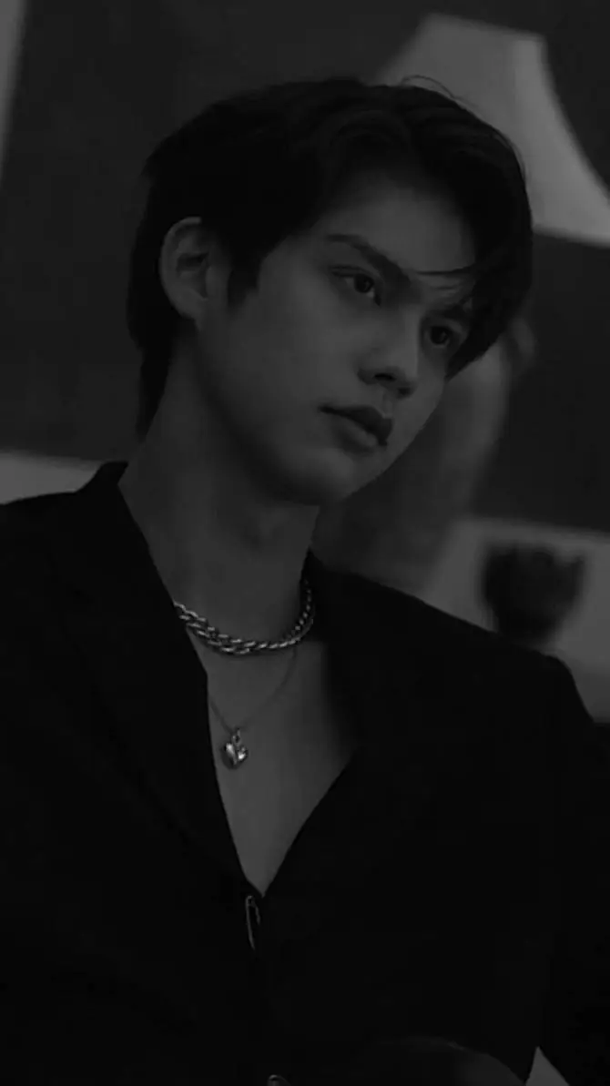 ai character: Thyme background