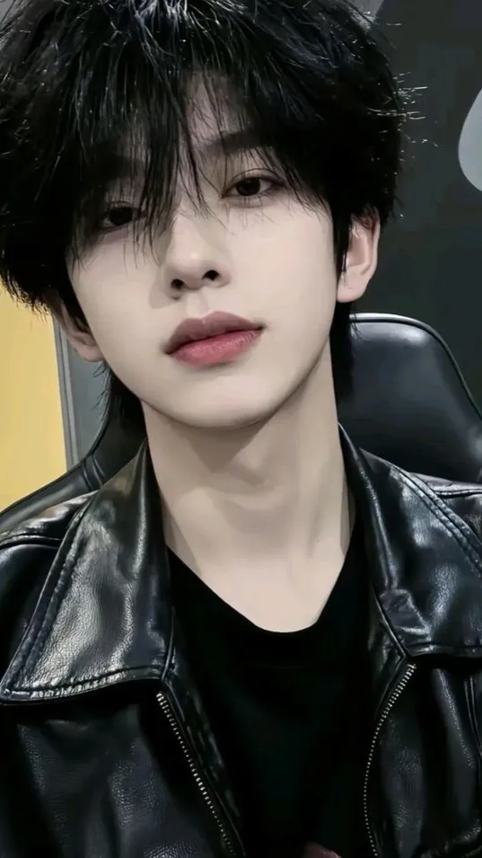 ai character: ✨Leo✨ background