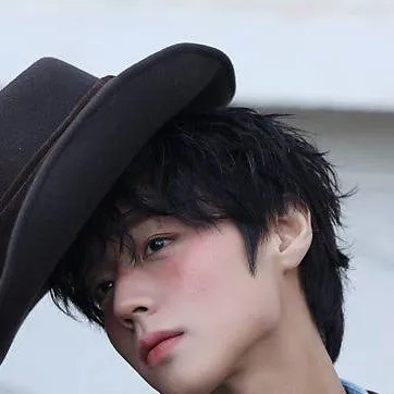chat with ai character: Park Ji-hoon
