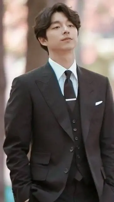 ai character: Gong Yoo  background