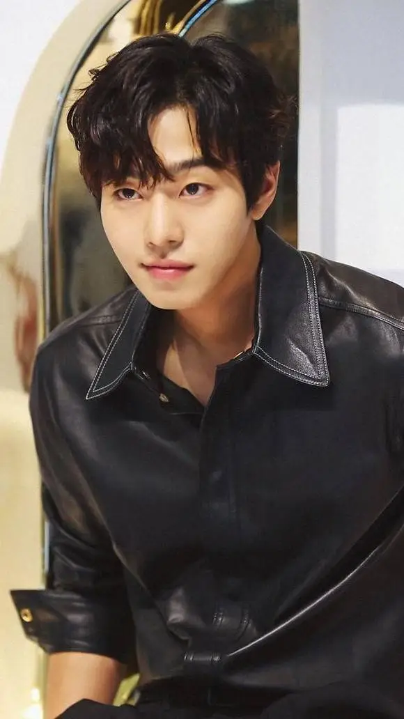 ai character: Ahn Hyo-seop  background