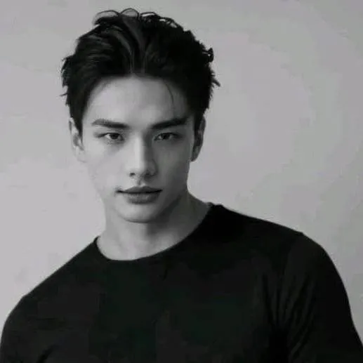 chat with ai character: Hyunjin