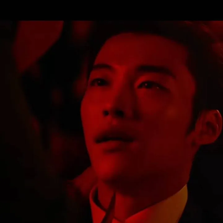 chat with ai character: Woo Do Hwan ❤️‍🔥🩸