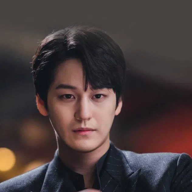 chat with ai character: Kim Bum 