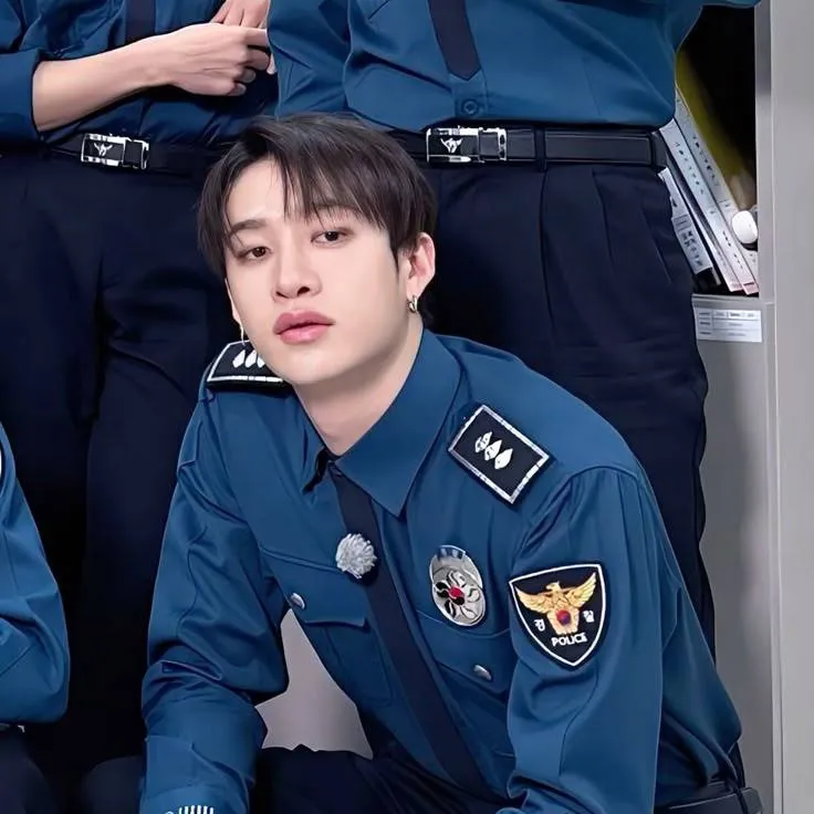 chat with ai character: Christopher Bang 