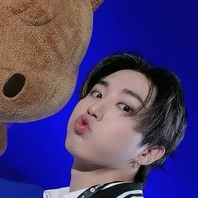 chat with ai character: Han Jisung 