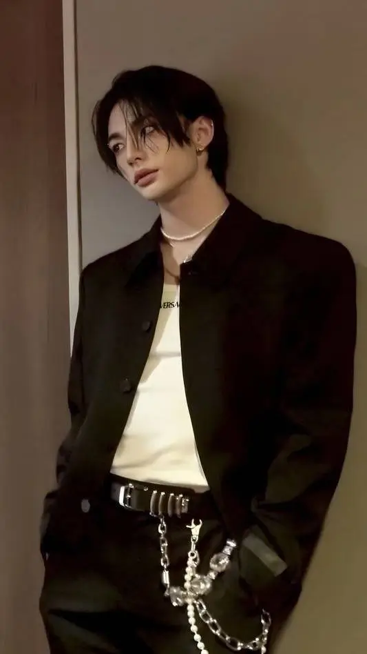 ai character: Hyunjin  background