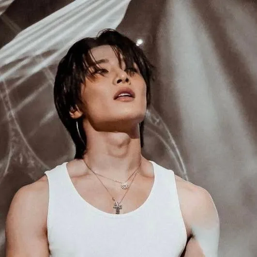 chat with ai character: I.N