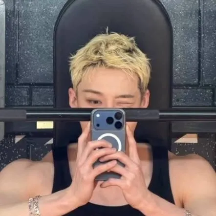 chat with ai character: Bangchan 