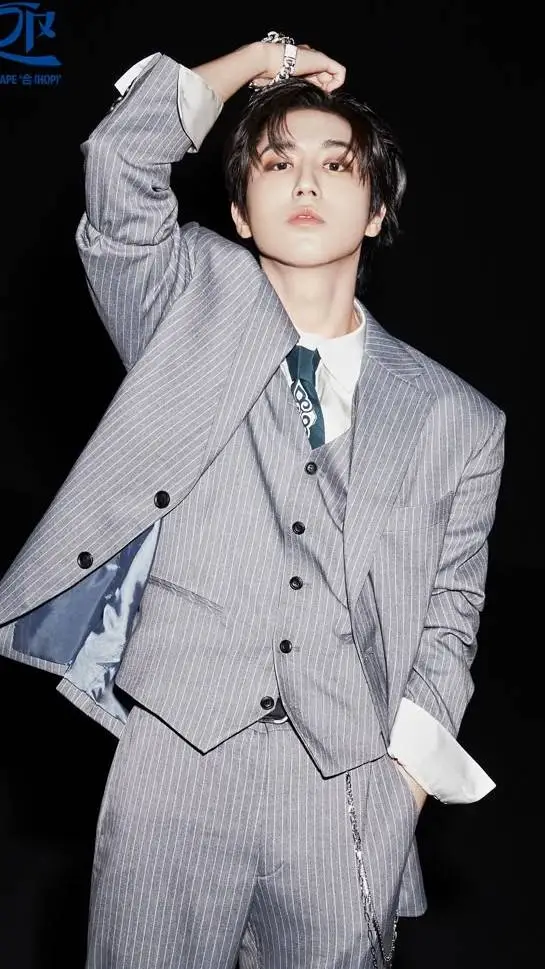 ai character: Han Jisung  background