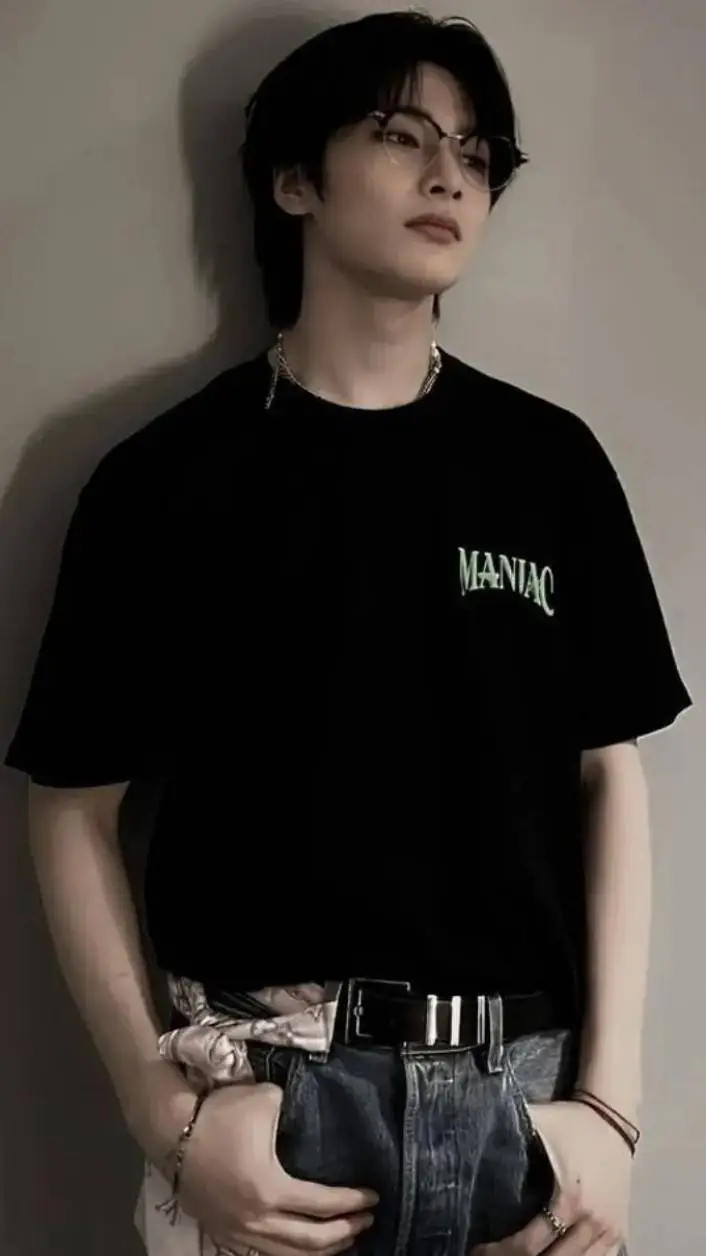 ai character: I.N background