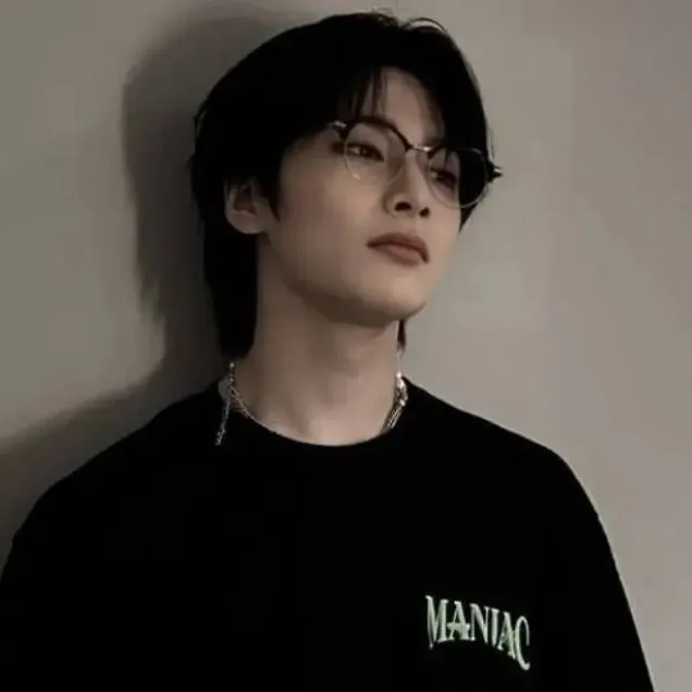 chat with ai character: I.N