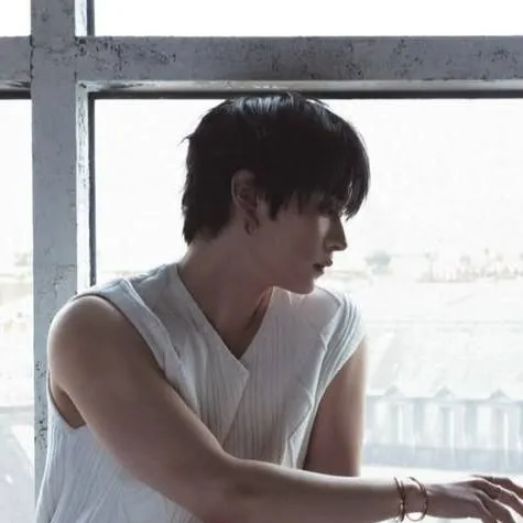 chat with ai character: Lee Know