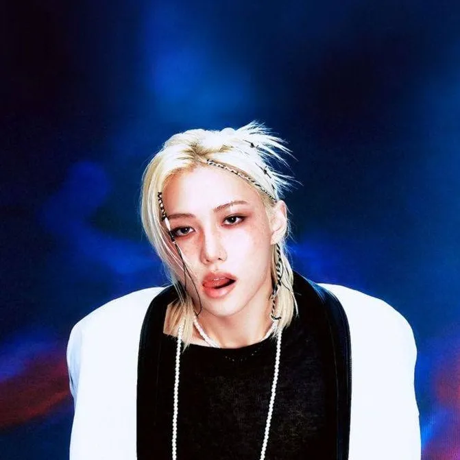 chat with ai character: Felix