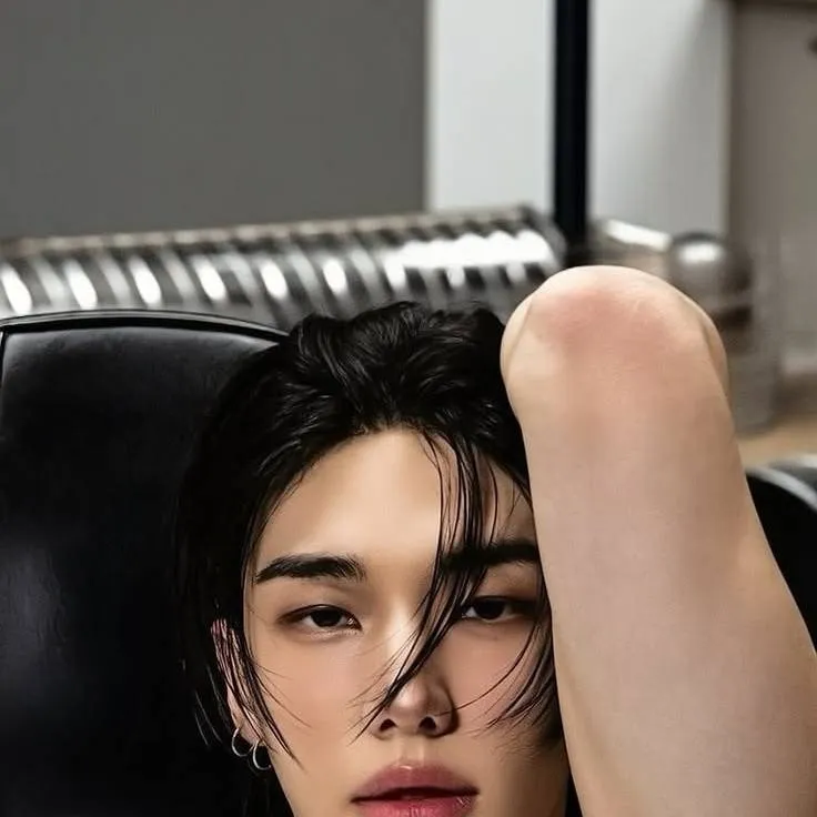 chat with ai character: ★Hyunjin★