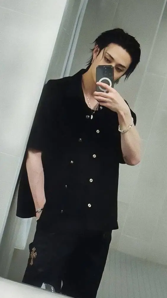 ai character: Bangchan  background